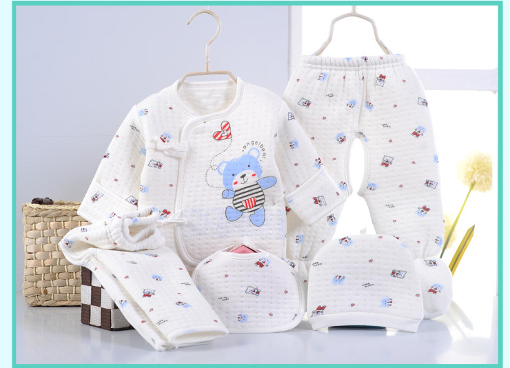 Coffret cadeau pour bébé - Kit d'accessoires Y1001 Ref 1965070