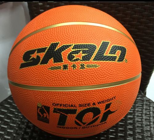 Ballon de basket SKALO en caoutchouc - Ref 1990463