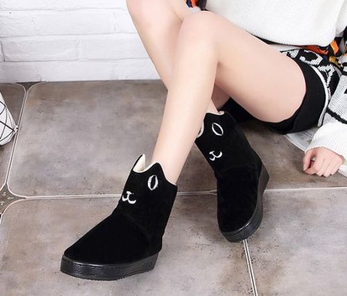 Boots - chaussures en ronde pour hiver - tendance des jeunes - semelle plastique - Ref 955413