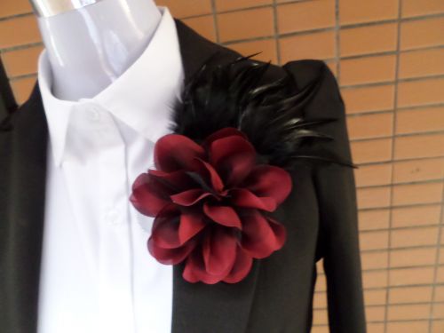 Broche femme en plume - Ref 1171025