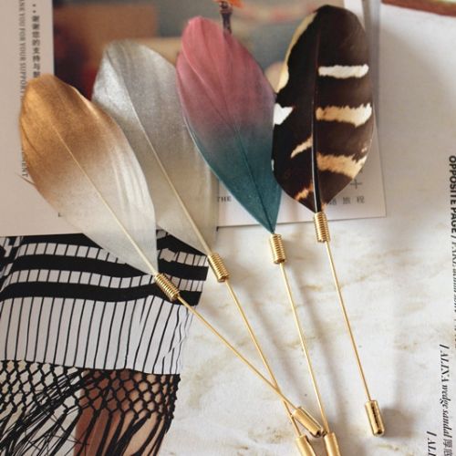 Broche femme en plume - Ref 1172259