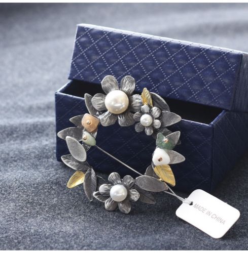 Broche femme en cristal naturel pierres semi-précieuses - Ref 1174400