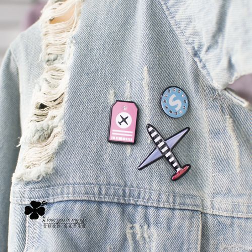 Broche femme YISHANYISHI en plexiglas - Ref 1177107