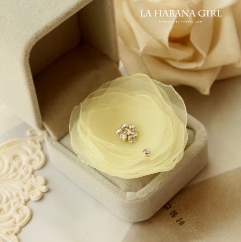 Broche femme en Fils de soie - Ref 1177721