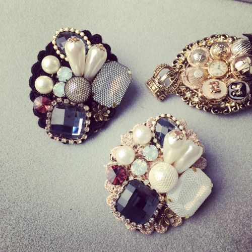 Broche femme en cristal artificiel - Ref 1177979