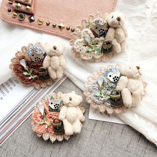 Broche femme en dentelle - Ref 1178353