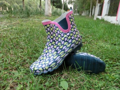 Chaussures - bottes caoutchouc homme pour été semelle Ref 959370