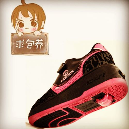 Chaussures à roulettes pour homme femme enfant - Ref 2567895