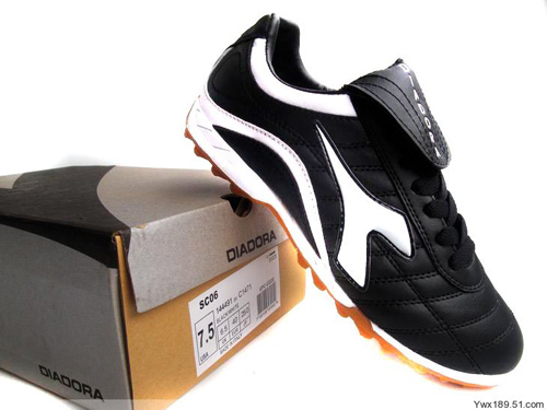 Chaussures de foot DIADORA - ventilé, rembourrage en caoutchouc, Système Torsion Ref 2442395