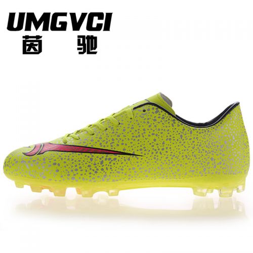 Chaussures de foot UMGVCI en Espace haute peel - ventilé, Système Torsion Ref 2447101