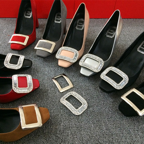 Chaussures de printemps femme en satin tête carrée ouverture profonde, moraillon, paillette, avec perles, - Euro