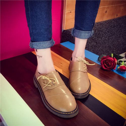 Chaussures de printemps femme en Cuir spatial ronde ouverture profonde, T-strap - semelle caoutchouc Ref 1000664
