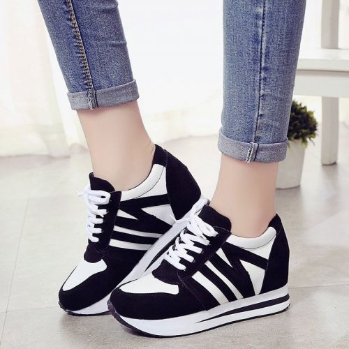 Chaussures de printemps femme en vache, Nubuck, ronde avec lacets - semelle caoutchouc Ref 1001821