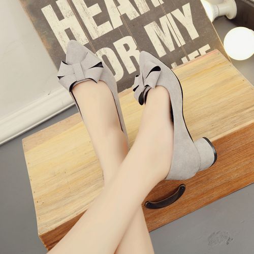 Chaussures de printemps femme en vache, Nubuck, pointu ouverture profonde, arc, avec perles, - semelle
