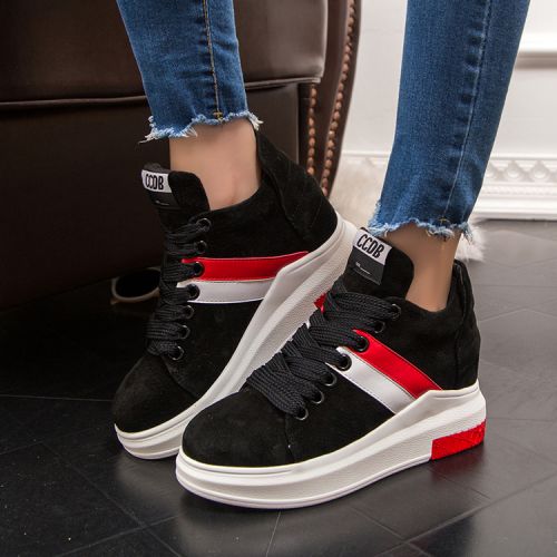 Chaussures de printemps femme en vache, Nubuck, FURREZIO ronde avec lacets - semelle caoutchouc Ref 1002705