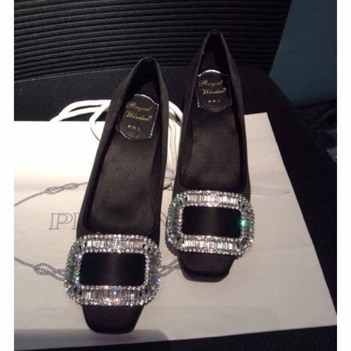 Chaussures de printemps femme en satin ROGAL WIVLER tête carrée ouverture profonde, moraillon, avec perles, déc