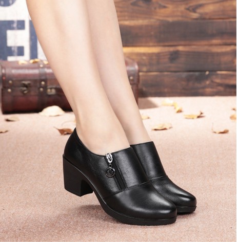 Chaussures de printemps femme en Première couche cuir ronde ouverture profonde, étanche, décoration métalliqu