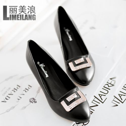 Chaussures de printemps femme en Première couche cuir ronde ouverture profonde, avec perles, décoration métallique - Com