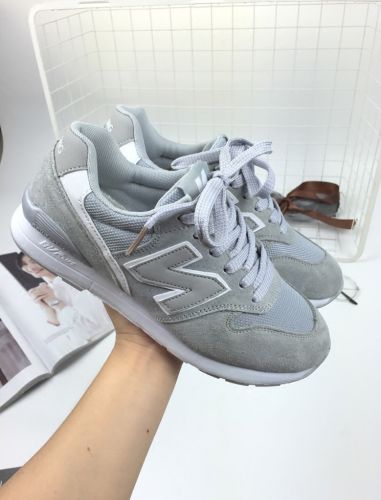 Chaussures de printemps femme en vache, Nubuck, ronde ouverture profonde, avec lacets - semelle caoutchouc 