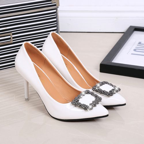 Chaussures de printemps femme en Manteau peinture pointu ouverture profonde, avec perles, décoration métallique - Anglet