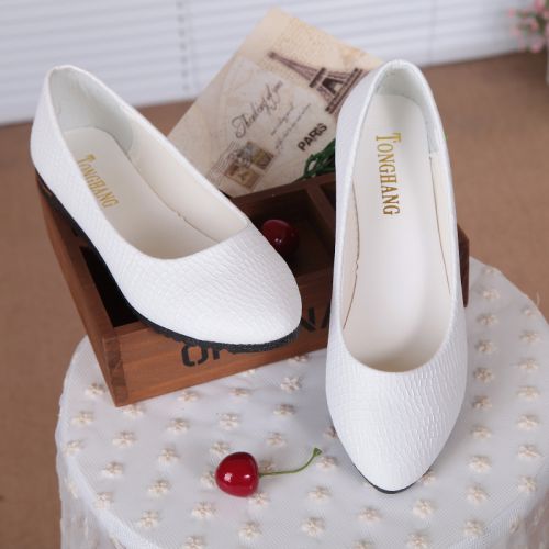 Chaussures de printemps femme en PU ronde ouverture profonde, décoration métallique - doux semelle caoutchouc Ref 999202