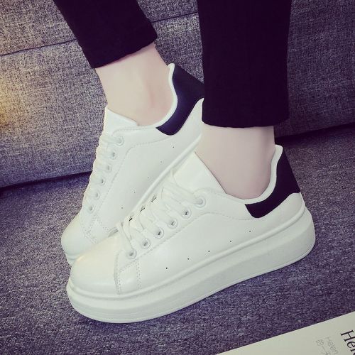 Chaussures de printemps femme en Cuir spatial ronde ouverture profonde, avec lacets, houppe, T-strap, Modèles mélangées