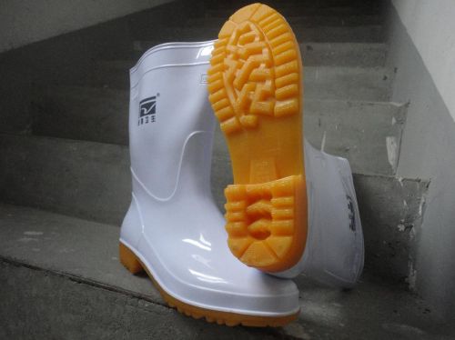 Chaussures en caoutchouc - Ref 942071
