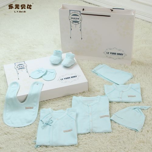 Coffret cadeau pour bébé - Vêtements + Accessoires Ref 1950385