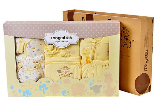 Coffret cadeau pour bébé - Vêtements + Accessoires Ref 1950482