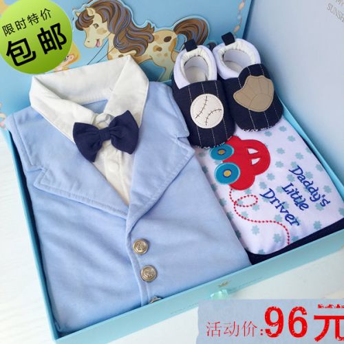 Coffret cadeau pour bébé - Vêtements + Chaussures accessoires Ref 1950491