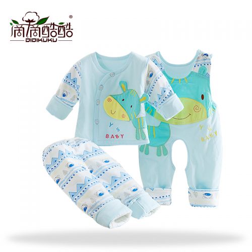 Coffret cadeau pour bébé - vêtements Ref 1950569