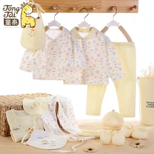 Coffret cadeau pour bébé - Vêtements + Accessoires L70018 Ref 1950929