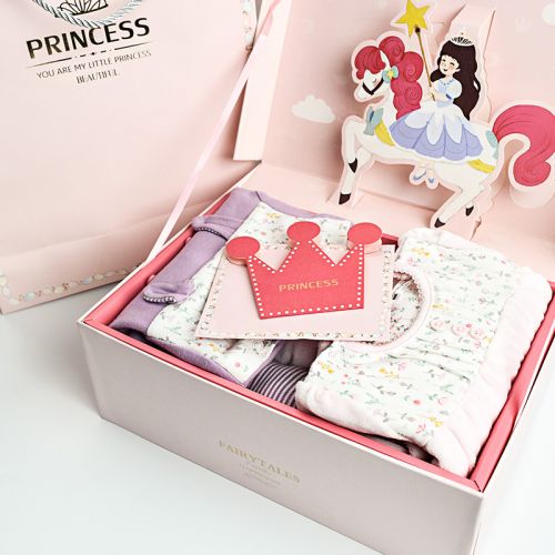 Coffret cadeau pour bébé - vêtements CT67019 Ref 1951221