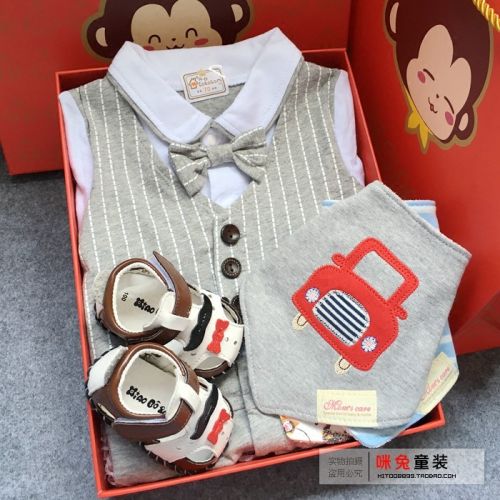 Coffret cadeau pour bébé - Vêtements + Chaussures Accessoires Ref 1951284