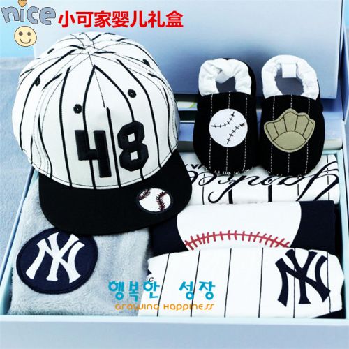 Coffret cadeau pour bébé - Vêtements + Fournitures MOBAO Ref 1951286