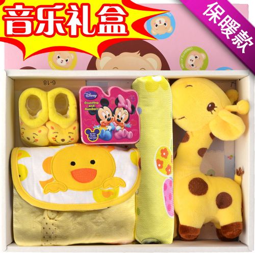 Coffret cadeau pour bébé - Vêtements + Chaussures Accessoires Ref 1951327