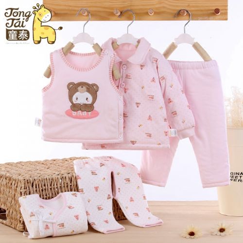 Coffret cadeau pour bébé - vêtements Ref 1951374