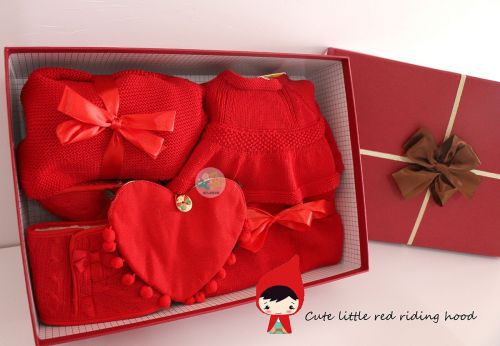 Coffret cadeau pour bébé - Vêtements + Fournitures Ref 1951724