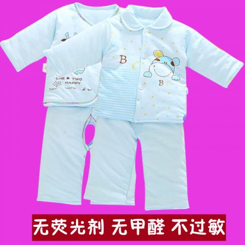 Coffret cadeau pour bébé - Vêtements + Fournitures Ref 1951788