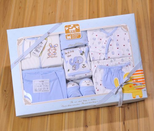 Coffret cadeau pour bébé - Vêtements + Fournitures Ref 1952017