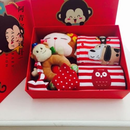 Coffret cadeau pour bébé - Vêtements + Accessoires Ref 1952043