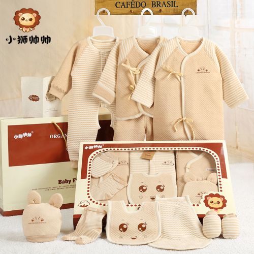 Coffret cadeau pour bébé - Vêtements + Chaussures accessoires Ref 1952109