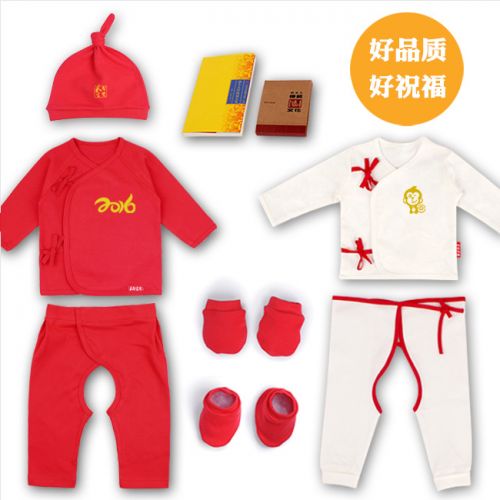 Coffret cadeau pour bébé - vêtements CM-268 Ref 1952127