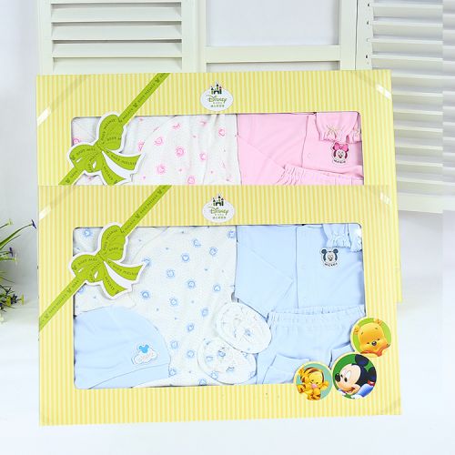 Coffret cadeau pour bébé - Vêtements + Chaussures Accessoires DISNEY Deux ensembles de vêtements Ref 1952134