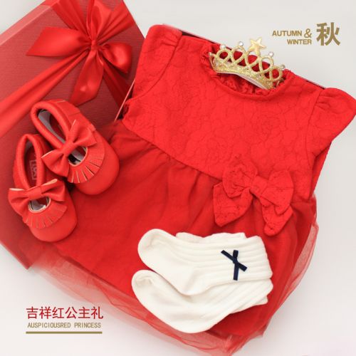 Coffret cadeau pour bébé - Vêtements + Chaussures accessoires Ref 1952401