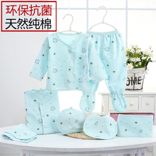 Coffret cadeau pour bébé - Vêtements + Accessoires Ref 1952481