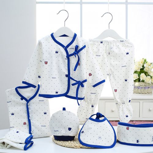 Coffret cadeau pour bébé - Vêtements + Fournitures Ref 1952592