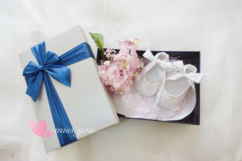 Coffret cadeau pour bébé - Vêtements + Chaussures accessoires Q99999988 Ref 1952635