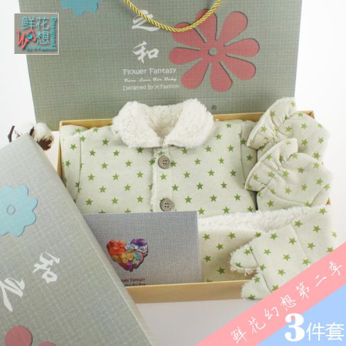 Coffret cadeau pour bébé - Vêtements + Accessoires hzh-box-08 Ref 1952680