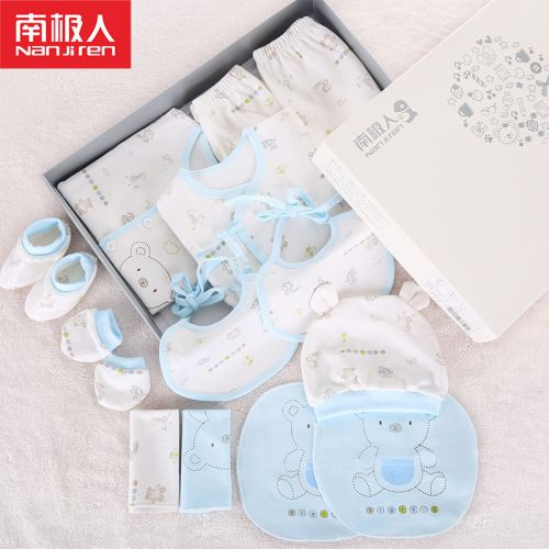 Coffret cadeau pour bébé - Vêtements + Fournitures N665T81363 Ref 1952720